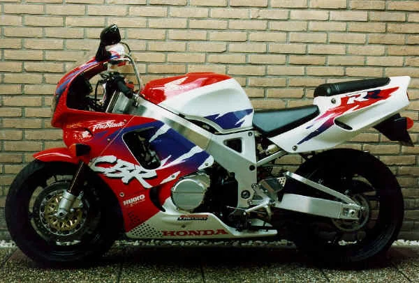 CBR 900 RR (reduced effect #2)