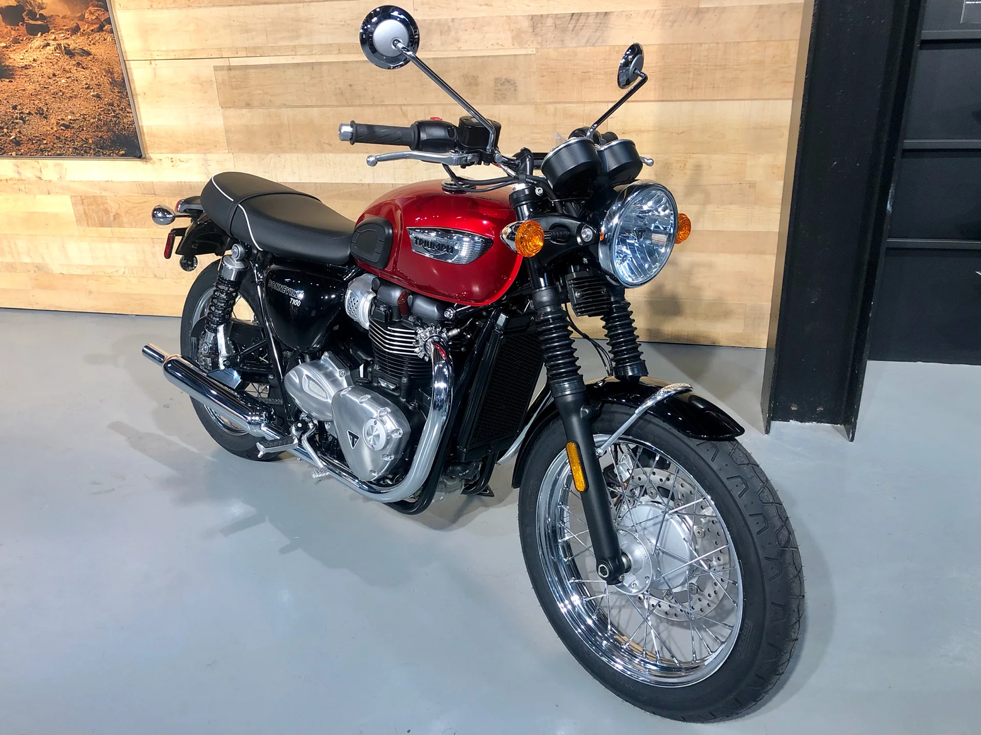 Bonneville T100