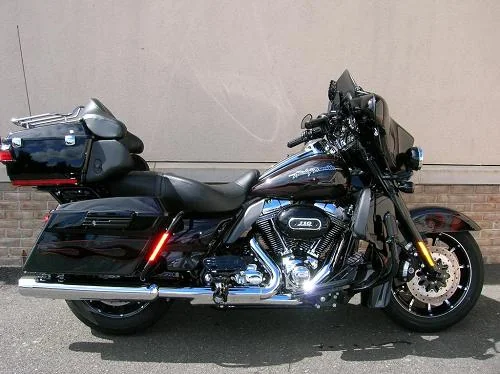 FLHTCUSE CVO Ultra Classic Electra Glide Black