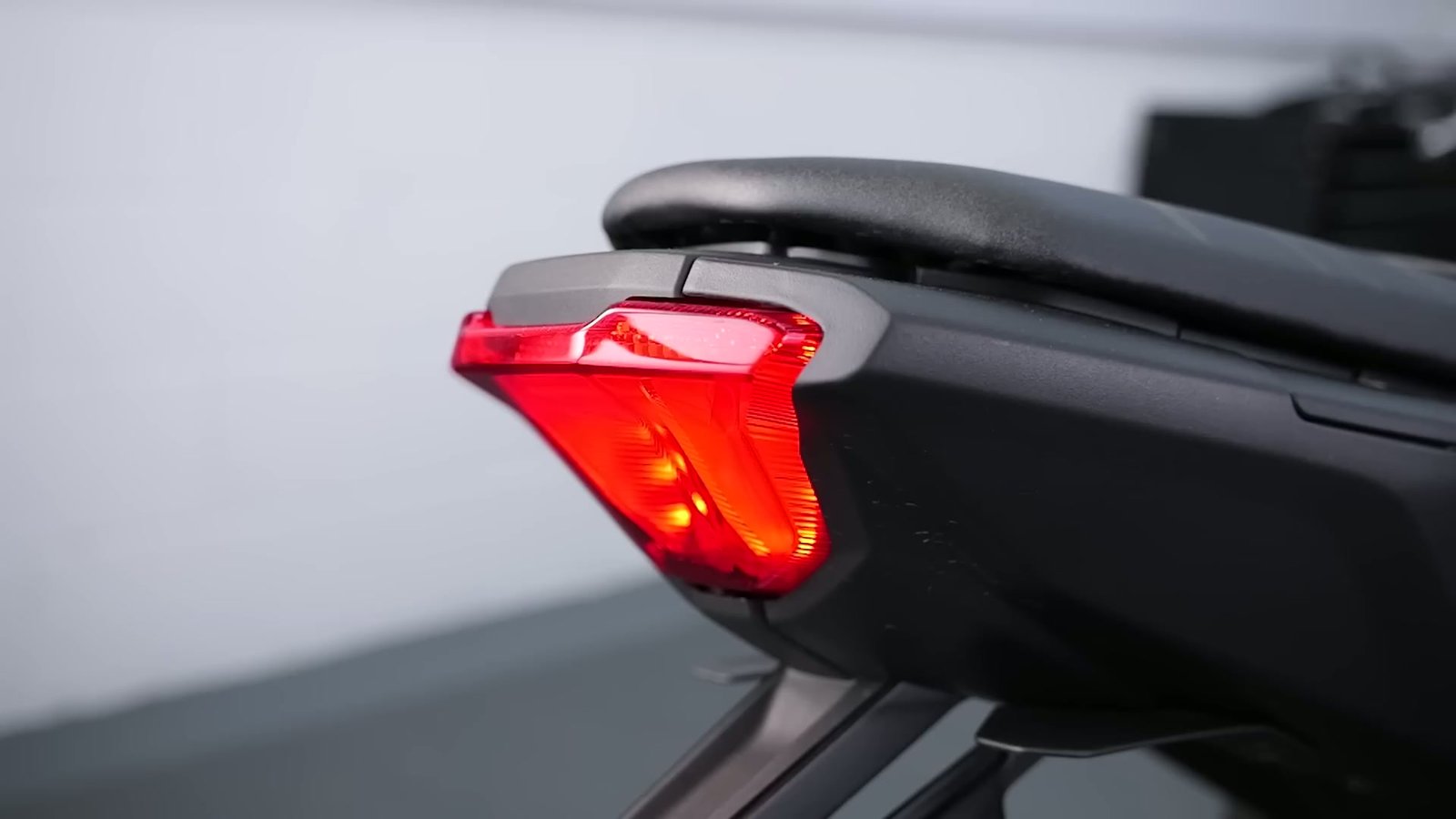 2025 Yamaha M07 Review Affordable Fun Reimagined 3 Detailed view of the slip assist clutch mechanism, showcasing its innovative design for smoother downshifts.